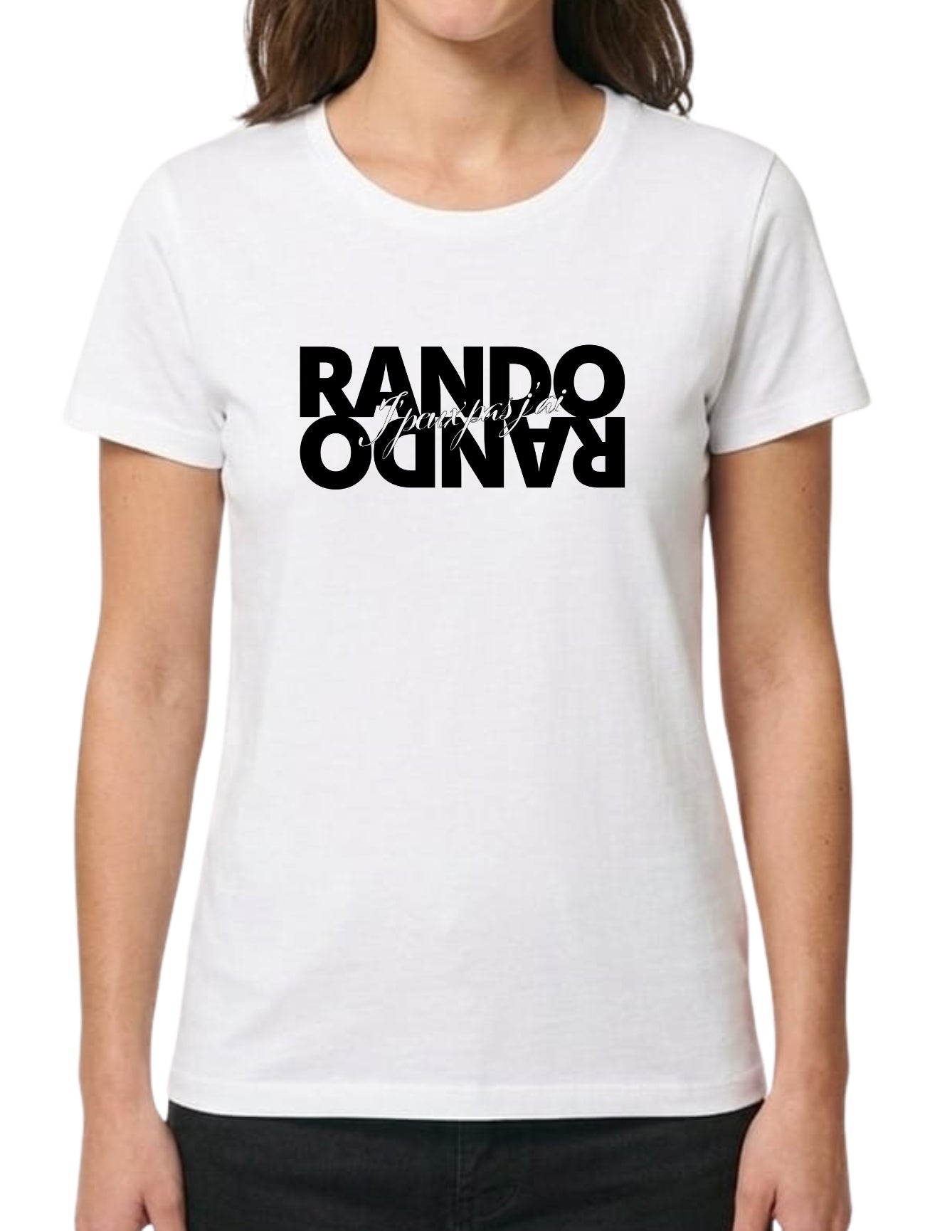 Design typographique original jouant sur un effet miroir où le mot "RANDO" est écrit en gros caractères noirs, avec la phrase manuscrite "J'peux pas j'ai" superposée au centre.